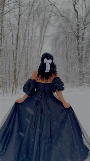 Twirling in tulle and snow❄️ #bollywood #snowfall #snow #snowphotography #trending #viralshorts