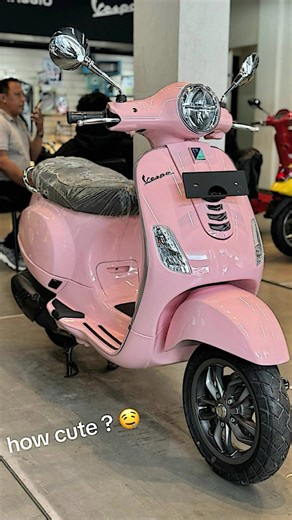 Vespa LX Pink Custom: Keindahan Matic untuk Wanita