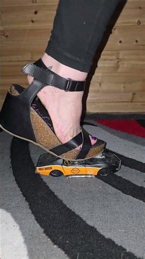 Model car crushed in blowfish wedges #modelcarcrush #asmrcrunch #asmrcrushing #Pebbles #sandals