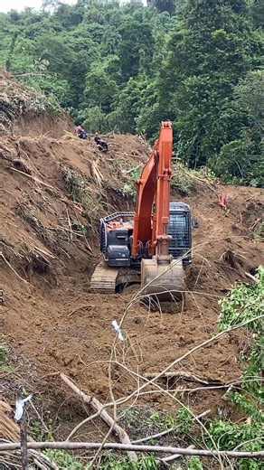 1.2K views | excavator hitachi road #hitachi #reelsusa #excavator | Bulldozer Texas | Facebook
