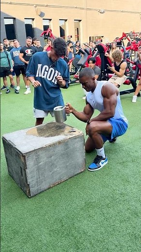 The strongest BODYBUILDER lifts the THOR JAR 🤯
