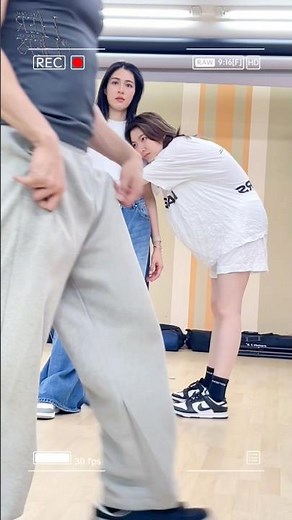 the way orm just walks up to ling from behind and hugs her😭#lingorm #linglingkwong #ormkornnaphat