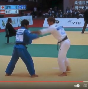 In this video I show you the importance of having forwards throws to set up backwards throws and backwards throws to set up forwards throws. This is a classic Kouchi makkikomi by the 60kg powerhouse Hiro Hirioaka | Beyond Grappling