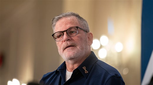 Dan Gilbert speaks at Free Press Breakfast Club