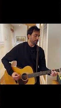 Cocoon presented its collection of acoustic guitars to us.