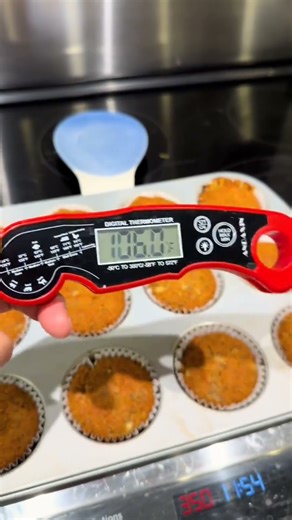 Perfect cooking, every time 🍰🔥 This digital food thermometer makes sure your meats, baked goods,