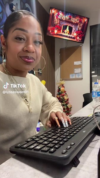 Typing ASMR #typing #typingwithlongnails #asmr #asmrsounds #typingasmr