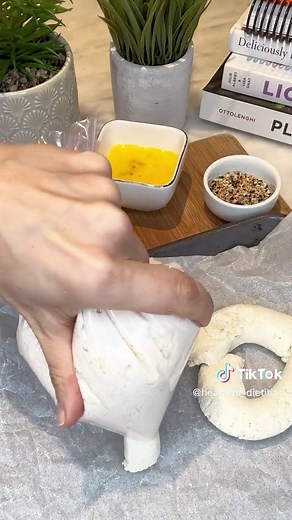 Flagel (or Flat Bagel) anyone? Make your next bagel high protein, a nutrient that keeps you fuller longer! Dough (makes 4-5 bagels): 1 cup almond flour 3 tbsp coconut flour ¼ cup arrowroot starch 2 tsp baking powder 1 tsp sea salt 1 1/4 cup plain Greek yogurt Bake 375F x 25 minutes #bagel #flagel #highproteinmeals #highproteinmeals #lowcarbrecipes #viral #viralvideo #fyp #foryourpage #healthyu #dietitiansoftiktok #breakfast