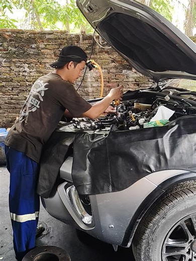 Bongkar Mesin Toyota Fortuner 2GD untuk Atasi Suara Kasar
