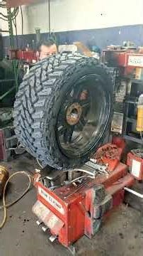 inflando una llanta 33 12.50 22 allterrain #tireshop #allterraintires #rotatingtire #tirechange #rim