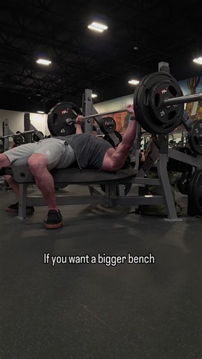 Slow it down! A 4–5 second controlled eccentric on barbell bench builds more tension, improves stability, and reinforces better pressing mechanics. “Bend the bar” as you lower it to engage the lats, lock the shoulders in, and create a stronger, safer press. More control = more muscle, more strength, and better carryover to heavier lifts. #gym #gymtips #benchpress #fitness #chestworkout
