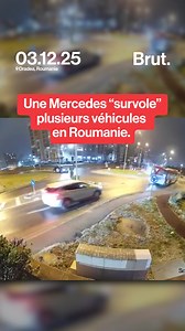 741K views · 2.9K reactions | Une Mercedes roulant à vive allure a décollé au-dessus d'un bus et de deux voitures à Oradea, en Roumanie. Le conducteur s'est évanoui lors d'une crise diabétique. Il a survécu après avoir percuté un poteau près d'une station-service et a ensuite été condamné à une amende.⁣ | Brut | Facebook
