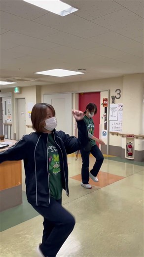 5/22 朝のラジオ体操🤸\r\r#ふなばし光陽#介護老人保健施設#介護#リハビリ#介護福祉士#看護師#管理栄養士#理学療法士#作業療法#ケアマネ#相談員#ラジオ体操#腰痛予防#健康増進#shorts