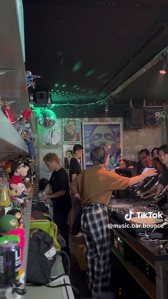 MUSIC BAR BOUNCE DJ: Shin Sakiura #tokyo #shibuya #musicbar #musicbarbounce #hiphop #soul #amapiano #blackmusic #bar #음악 #막대사탕🍭 #레코드 #레드벨벳 #dj #djbar #tokyonight #shibuyanight #nightentertainment #tokyonightout #shinsakiura