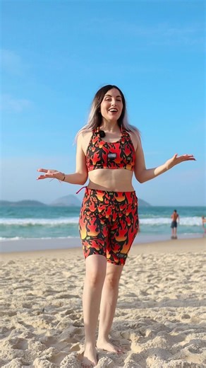 88K views · 7.6K reactions | Aprende a bailar el trend viral de CALOR 掠 desde la playa  | A bailar con Maga | Facebook