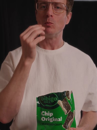 Delicious Seaweed Snacks You’ll Lowkey Get Addicted To I couldn’t stop eating these. Seriously. Seaweed snacks are one of those things you try once… and suddenly the whole pack is gone. They’re light, crispy, and hit that salty craving without feeling heavy after. What makes them different? That crunch. That umami flavor. It’s not like chips, it’s cleaner but still addictive. You tell yourself “just one more” and next thing you know, bag finished. Also, they’re not just for snacking. Throw them 