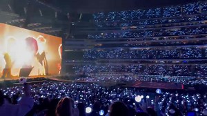 51K views · 8.1K reactions | BIỂN LIGHTSTICK ẤN TƯỢNG CỦA ARMY DÀNH CHO BTS TẠI SÂN VẬN ĐỘNG SOFI HÔM NAY Video: bora is in LA 梁 | Lạc Sâu Bích | Facebook