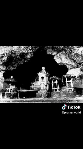 Potret Pura Goa Lawah Klungkung Tahun 1920