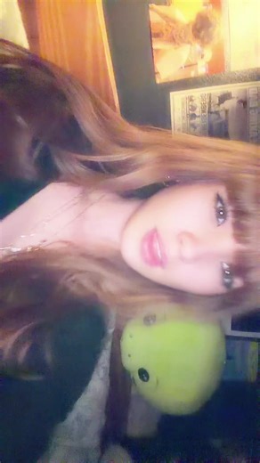 monkey covering eyes emoji 🙈