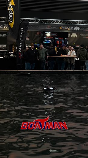 Boatman Deutschland Original on Instagram: "Das neue Vulcan Mini #boatman #futterboot #karpfen #angeln #carpfishing"