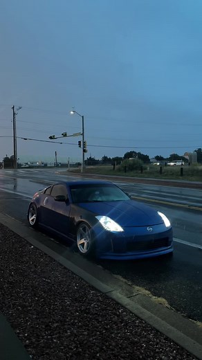 Truck turned the light on #vq #350z #rain #sun #cars