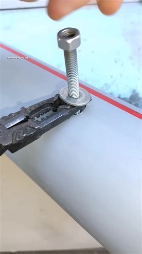 38K views · 146 reactions | Astuce à retenir: comment installer un écrou dans un endroit difficile d'accès | Placo Yaya Ba13 et Amstrong | Facebook