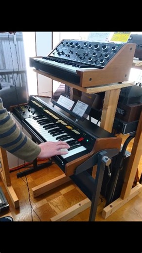 @korg_museum on Instagram: "Nakatsugawa Korg Museum Pictorial 648 中津川コルグミュージアム画報 648 KORG 900PS Preset Synthesizer (1975) This is KORG's first and rarest preset synthesizer. By touching the bar in front of the keys, various effects such as vibrato and pitch bend could be achieved. Naturally, it also features a traveler. The museum's 900PS comes with a rare acrylic music stand and original stand. This was recently demonstrated by KORG's Public Relations Department. コルグ 900PS プリセットシンセサイザー（1975年） コ