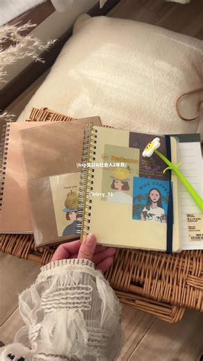 ちょっぴりHSP気質な社会人2年目のノート事情🗒️🖋️✨ よくご質問いただくノートたちについて！ ①ジャーナリングノート ②todo ③ダイアリー（スケジュール帳） ④読書ノート まとめましたのでご覧ください！！ ご参考になれば嬉しい限り！ さ、憂鬱な日曜日の夜〜🌙 やること終わらせて早く寝よ！ 明日からまた頑張りましょうね✊🏻❕ #本の紹介 #ジャーナリング #ノート術 #メンタルケア #fypシ #hsp気質