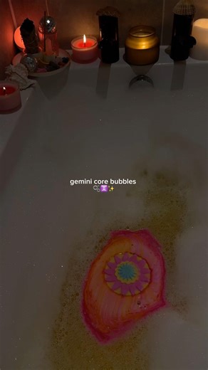 zodiac baths: episode 10 ✨ gemini 🫧♊️💫#bubbles #bath #skincare #zodiac #gemini #bathbomb