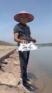 👉🏻https://bit.ly/3Qlh0BQ, Flying a remote-controlled airplane can be so simple. #rc #toy #foryou #gift #kidstoylover #airplane | Kidstoylover