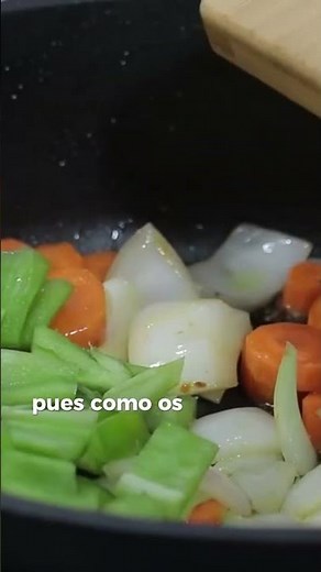 How to make the perfect sofrito for chicken sauce with fresh vegetables