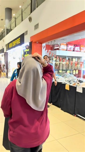 🔥IPHONE MURAH SABAH 🔥 on Instagram: "🚨 PROMO REPAIR YEAR END SALE RM99!! 🚨 KK, ini bukan biasa-biasa… ini memang HARGA GILA HUJUNG TAHUN! 📍 Bertempat di: F353, 1st Floor, One Borneo Hypermall 88450 Kota Kinabalu, Sabah 🗓 19, 20 & 21 Disember 2025 sahaja ⏰ 3 HARI SAHAJA – LEPAS NI HARGA NAIK! ⸻ 📱 PROMOSI LCD iPHONE ✔ iPhone 6 hingga iPhone 13 — RM99 ✔ iPhone 13 Pro hingga iPhone 14 Pro Max — RM199 ✔ iPhone 15 hingga iPhone 15 Pro Max — RM299 🔋 PROMOSI BATTERY iPHONE ✔ iPhone 6 hingga iPho