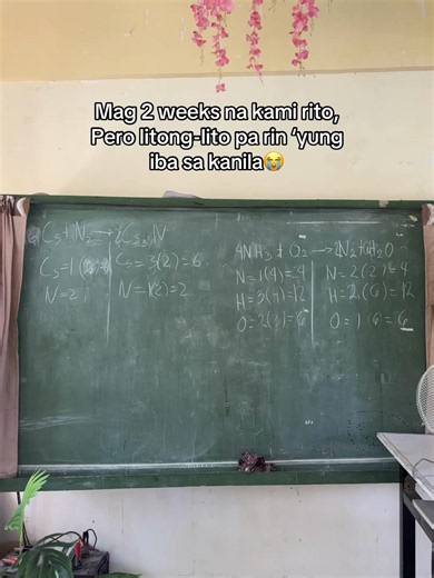 Kulang na kulang pa ba? 💔😭 Huhu parang tutorial na Kami ngayon. Try pa rin Ang best ni Ma’am para makahabol lang Ang iba, kahit medyo inaacid na ako haahahahha #fyp #teacher #scienceteacher #balancingchemicalequations #grade10
