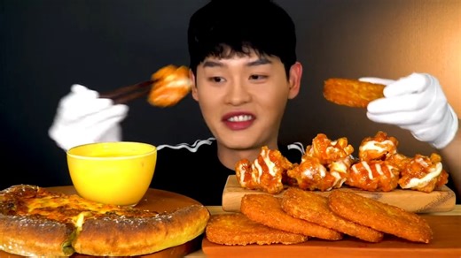 43K views · 1.2K reactions | Cheese Pizza With Cheese Sauce Sweet Chicken Hash Brown MukBang! #asmr #mukbang #bonggil #delicious | Mukbang.food | Facebook