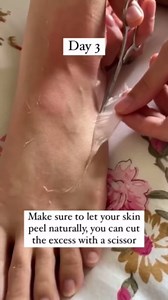 Exfoliating & Moisturizing Foot Peeling Mask - 2 Pack Foot Mask with Natural Lavender Extract, Peel off Dead Skin and Remove Dry Cracked Callus Feet Mask Peel Reveals Baby Soft Skin