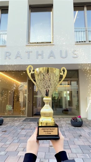 Große Kreisstadt Bad Krozingen on Instagram: "🏆 Der JobStartMarkt-Pokal ist angekommen 🏆 Heute war es soweit! Drei Klassen, drei Gewinner! 🏅 Oberbürgermeister Volker Kieber überreichte den 🏆 Wanderpokal des JobStartMarktes sowie 150,- Euro für die Klassenkasse, an die Klasse 9a der Max-Planck-Schule! Für den zweiten Platz erhielt die Klasse 9c 100,- Euro ✉️ für die Klassenkasse und den dritten Platz belegte die 9d und erhielt 50,- Euro ✉️ für ihre Klassenkasse. 📍Dieses Jahr kamen alle Gewin