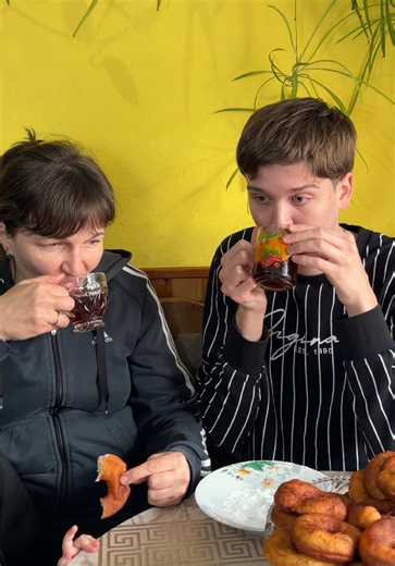 допомоги небагато, але пліток багато🤣❤️ жиза? #мама #село #гумор #вдома #плітки