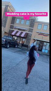 The “wedding cake” flavored cupcakes at Smallcakes Cupcakery Augusta/Evans are sooooooo tasty!!! My absolute favorite flavor 💕 #smallcakescupcakery #smallcakes #weddingcake #weddingcakecupcake #bakery #daughtersday #weekendvibes #mommydaughtertime #mygirl #hiddengem #augustaga | Jamie Barbie