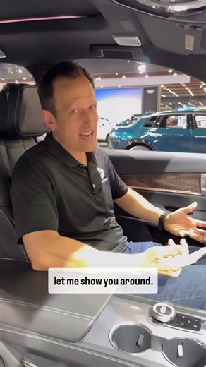 Raiti’s Rides on Instagram: "Is Cadillac bringing the heat with the 2026 Vistiq? . . . . . #cadillac #cadillacvistiq #vistiq #cadillaclife #cadillacclub #luxury #luxurycars #luxurysuv #suv #suvsofinstagram #carreview #newcar #car #cars #carshow #carswithoutlimits #carsofinstagram #youtube #youtuber #zonk #raitisrides #nyias #newyorkcity #nyautoshow"