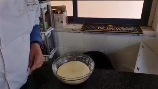 Chef Tony Rotundo on Instagram: "#morzello Il Morzello di Catanzaro (’u Morzeddhu) non è solo un piatto, è un rito sacro della cucina calabrese. La tradizione vuole che si consumi a metà mattina come colazione robusta, servito rigorosamente all’interno della pitta, un pane tipico a forma di ciambella. La ricetta originale è per i palati forti: richiede esclusivamente frattaglie di vitello e un sugo piccante e ristretto. Ingredienti (per 4-6 persone) • Frattaglie di vitello (1.5 kg in totale): cu