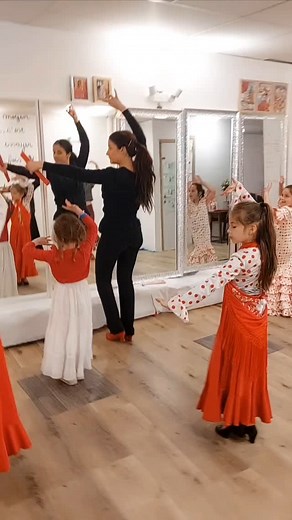 ♥️Elle danse, insouciante… sans savoir que ses petits pas résonnent en plein dans mon cœur de maman.♥️ | Local Flamenco