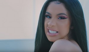 Cardi B mostra talento no pole dance no clipe de ‘Money’; veja – Jovem Pan