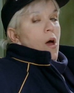 "Arrête ca tout de suite ou je t'en colle une" 😂 - Joséphine, ange gardien Best TV comédie, le meilleur de l’humour à la française ! Abonnez-vous pour retrouvez les scènes les plus hilarantes de vos séries télévisées préférées. | BEST TV Comédie