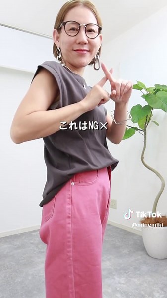 タンクトップ着こなしのポイントと簡単テクニック