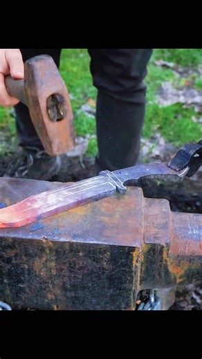 Crafting a Bowie Knife from a Rusted Leaf Spring