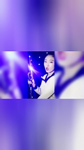 和邻家小妹一起去歌厅唱歌，她一开口，我不敢点歌了！