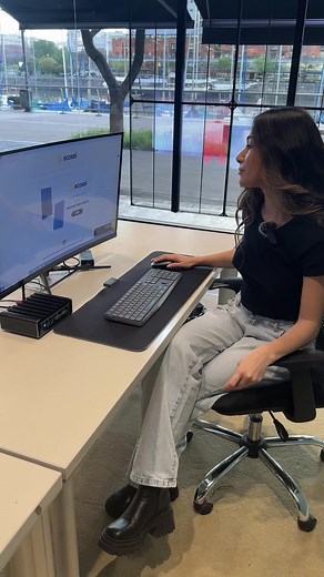 Esta Mini PC está equipada con un procesador Intel® Core® i5, con una frecuencia base de 1,6 GHz y turbo de 2,6 GHz. El rendimiento gráfico es proporcionado por Intel® HD Graphics 4400, ideal para tareas de oficina y multimedia. Características destacadas: • Interfaz de pantalla: DUAL HDMI con salida de pantalla dual síncrona o asíncrona. • Memoria: Soporta hasta 8GB DDR3L. • Almacenamiento: Incluye 1 * Serial ATA y 1 * MINI-SATA (256 GB). https://ecosol.com.ar/producto/mini-pc-intel-i5-8gb-256g