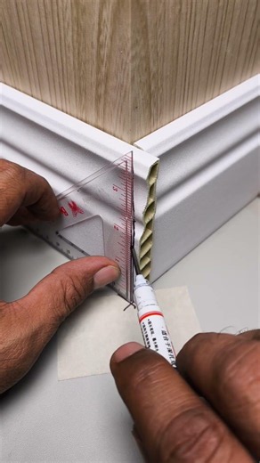Easy Trick to Join Baseboards on Out-of-Square Outside Corners #woodworking #carpentry #baseboard