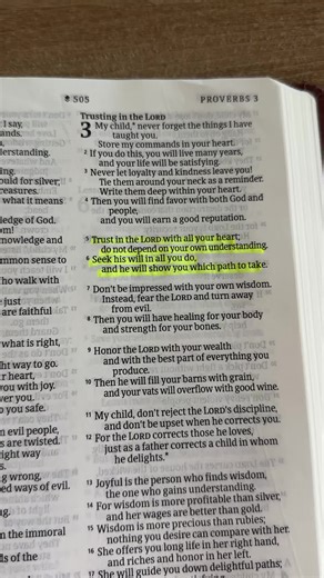 Daily Bible verses. Set it as your lock screen. Free to try!