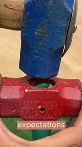 The genius farm hack that turns anything into a hammer handle Improvised handle for a hammer head #USATools #FarmHack #RuralIngenuity | Do It YourSelf